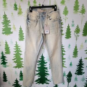 New 29x30 Across The Pond Slim Stretch Jeans.